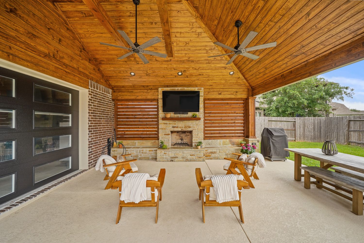 Backyard-Retreats_Pearland-Contractor-128_covered-patio