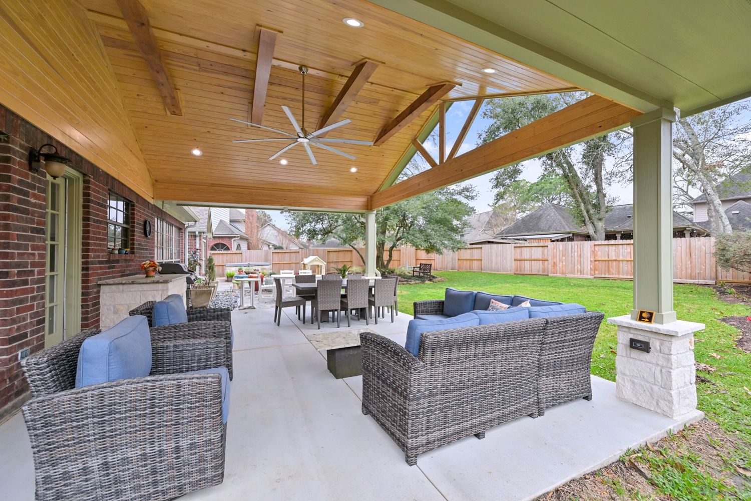Backyard-Retreats_Pearland-Contractor-072_covered-patio