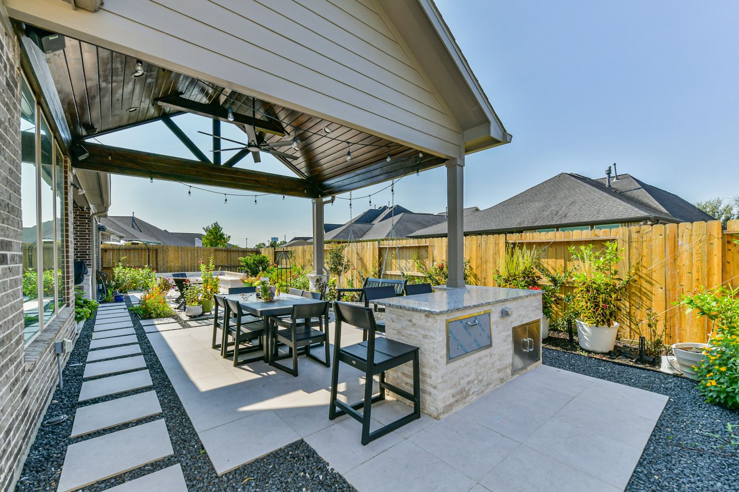 Backyard-Retreats_Pearland-Contractor-017_cabana