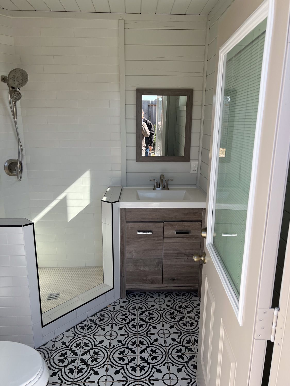 Backyard-Retreats_Pearland-Contractor-168_outdoor-bathroom