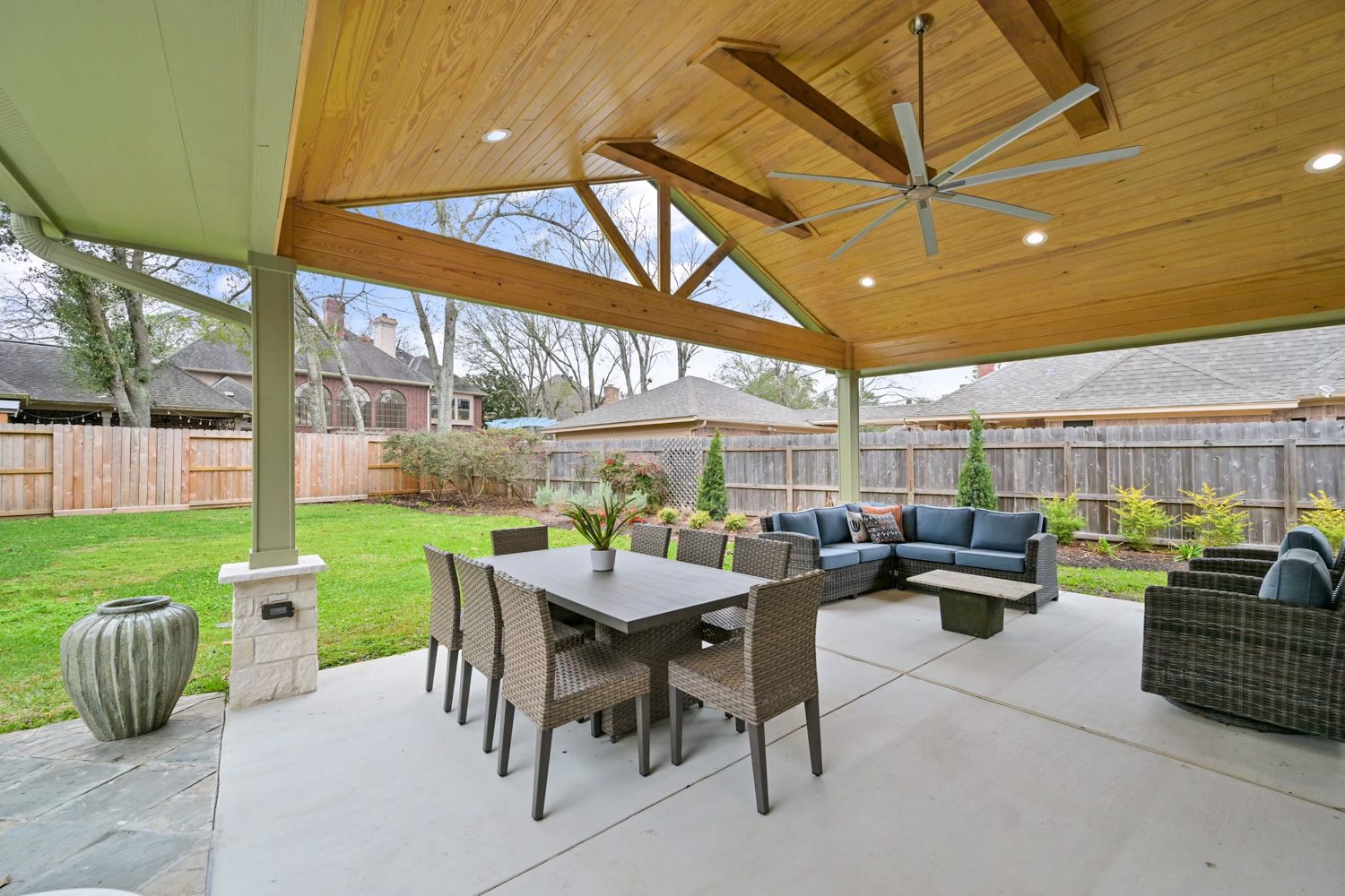 Backyard-Retreats_Pearland-Contractor-066_covered-patio