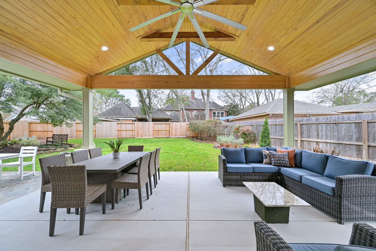 Backyard-Retreats_Pearland-Contractor-064_covered-patio