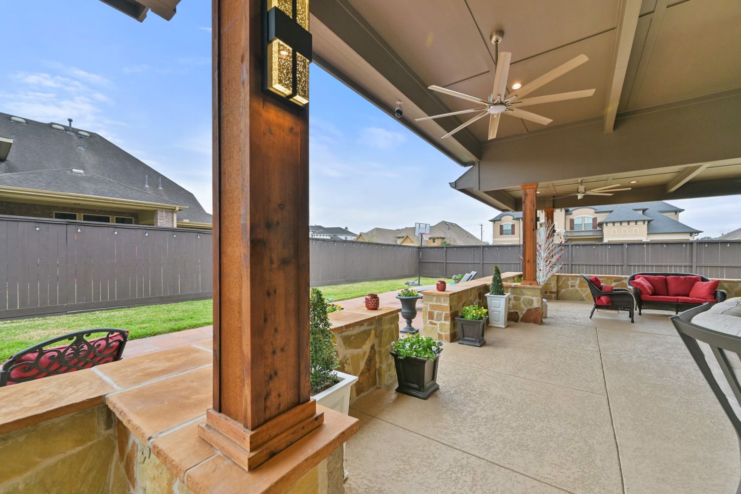 Backyard-Retreats_Pearland-Contractor-093_covered-patio