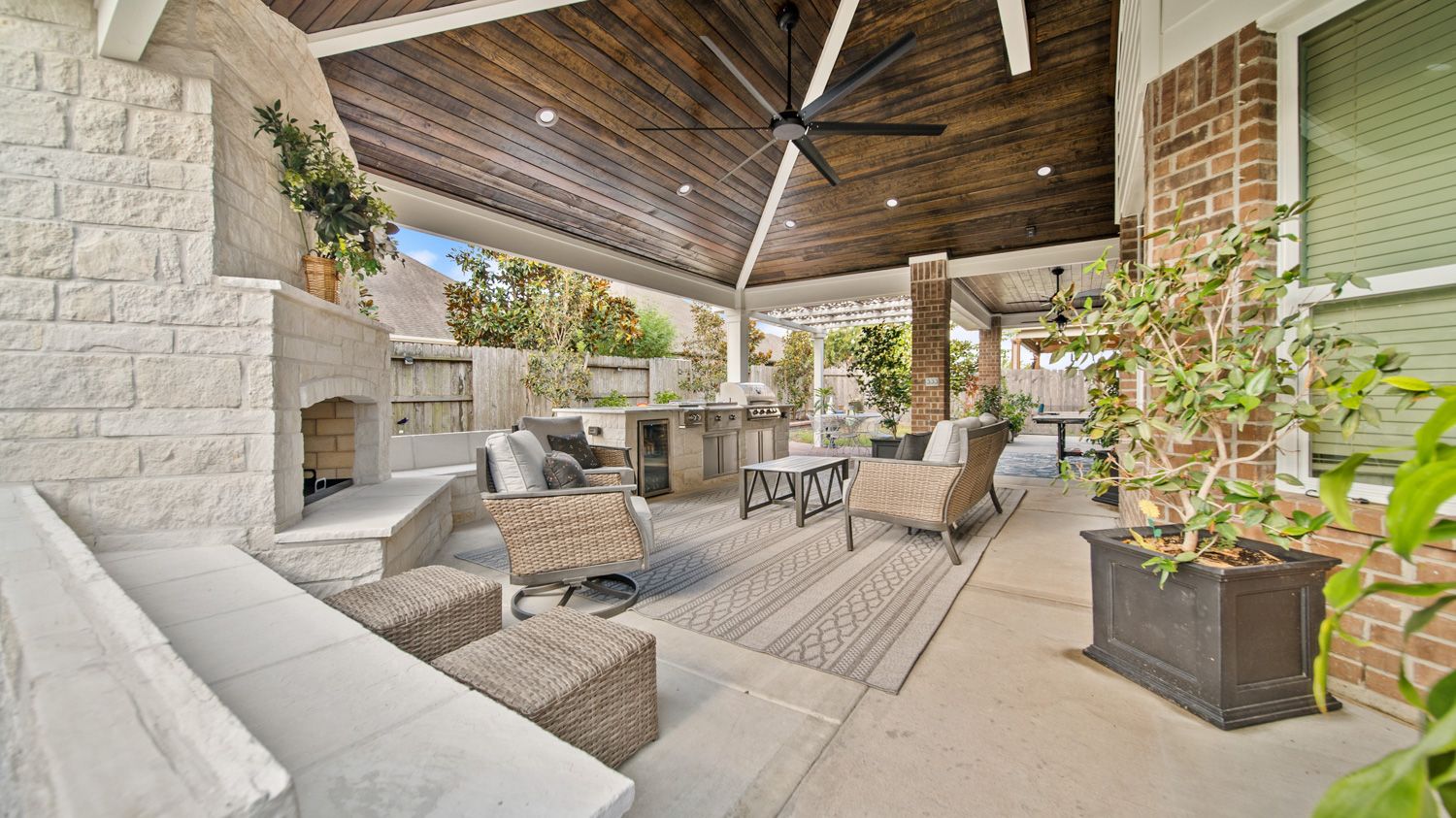 Backyard-Retreats_Pearland-Contractor-202_outdoor-kitchen