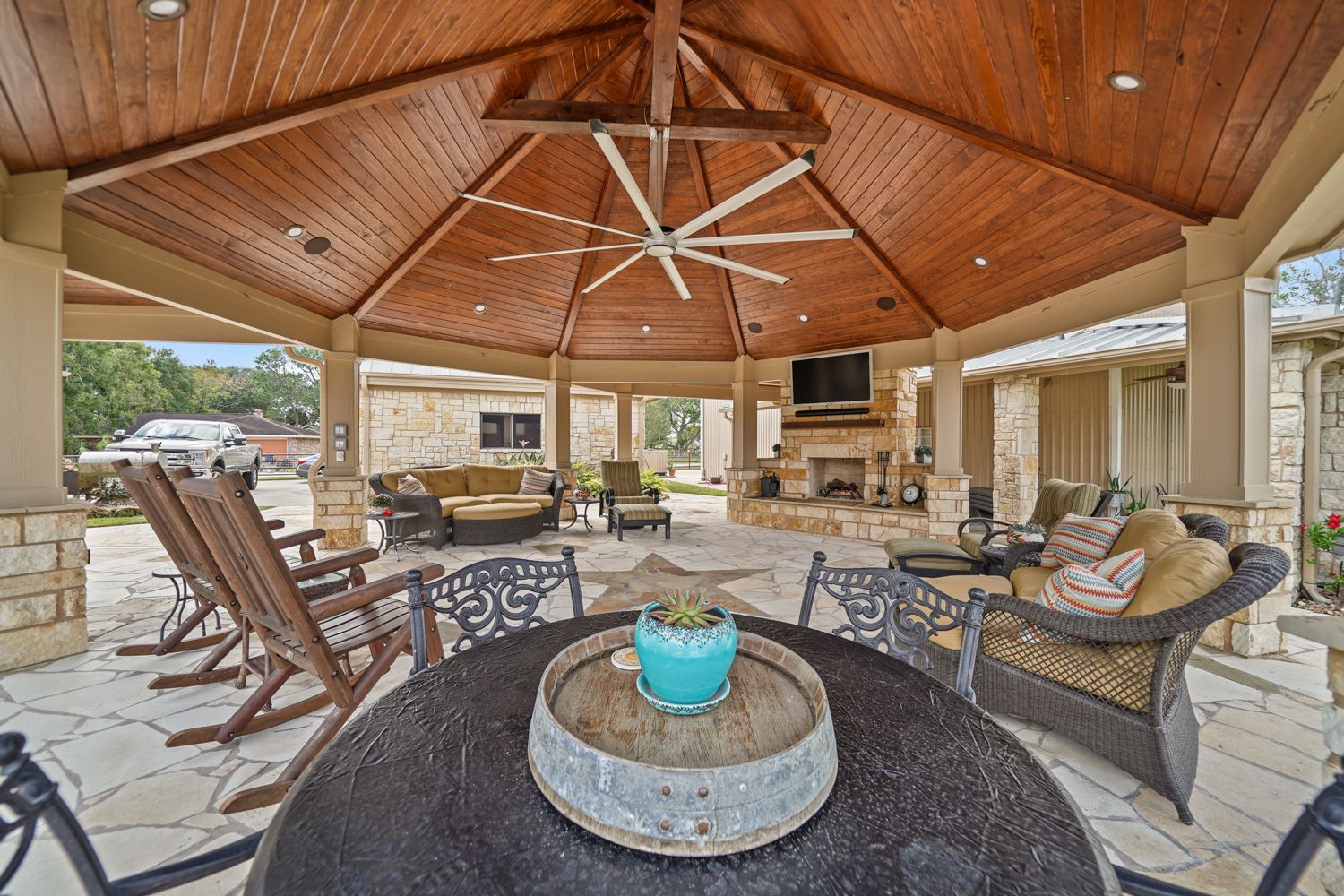 Backyard-Retreats_Pearland-Contractor-158_covered-patio
