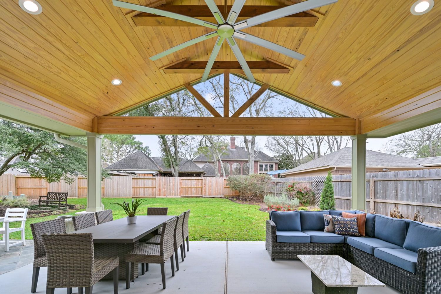 Backyard-Retreats_Pearland-Contractor-063_covered-patio