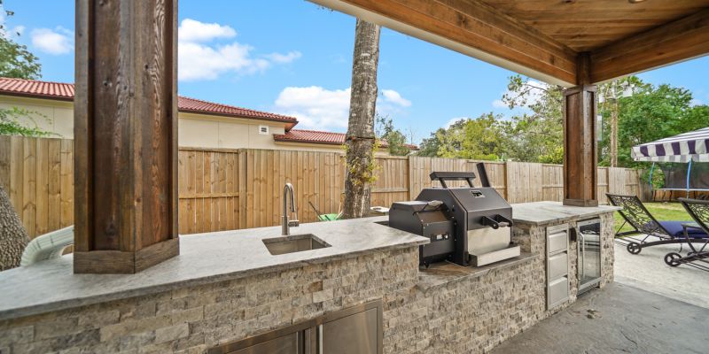 Outdoor Kitchen - Backyard Retreats