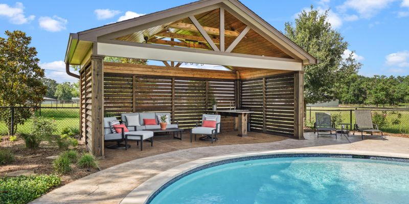 Outdoor Kitchen - Backyard Retreats