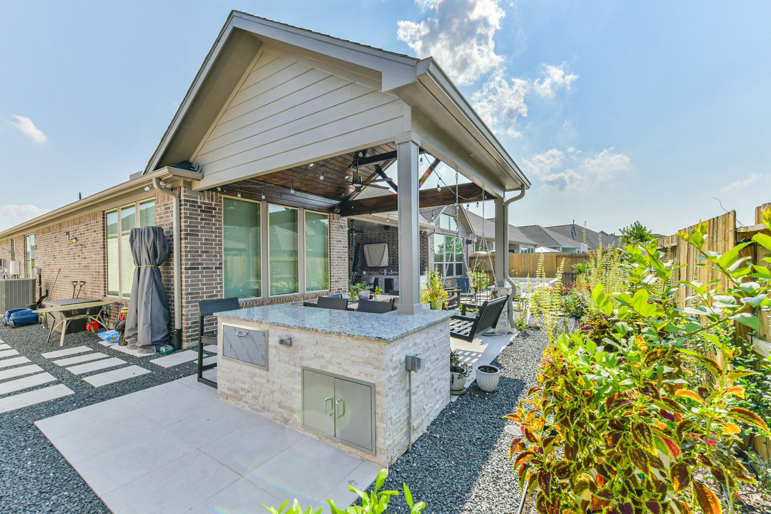 Backyard-Retreats_Pearland-Contractor-007_covered-patio