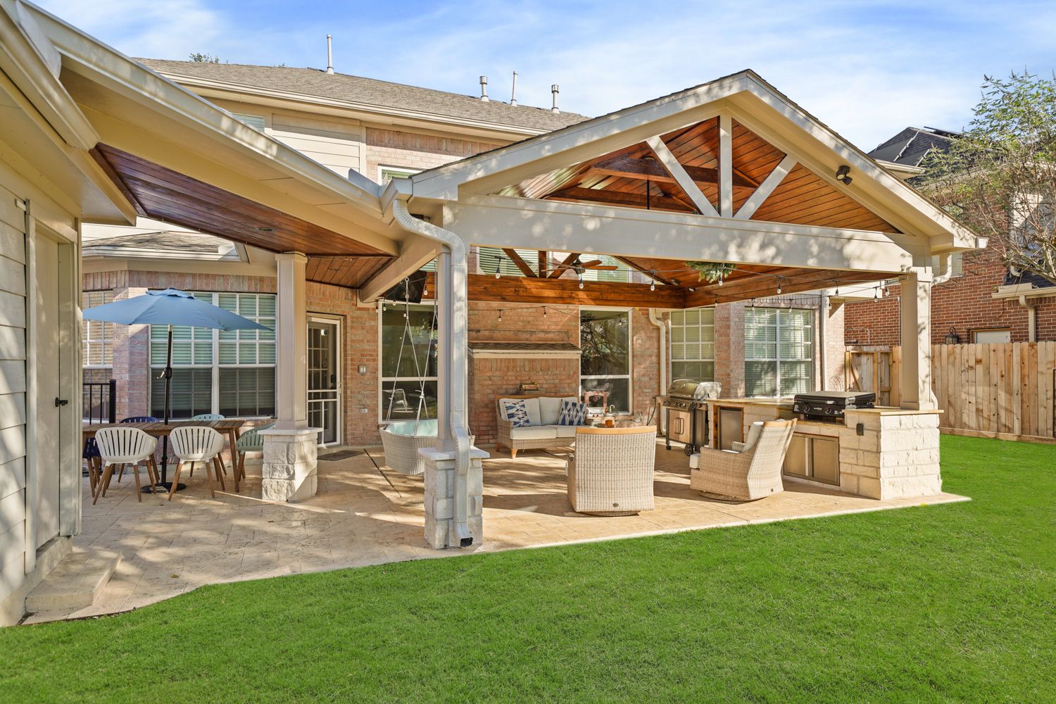 Backyard-Retreats_Pearland-Contractor-140_covered-patio
