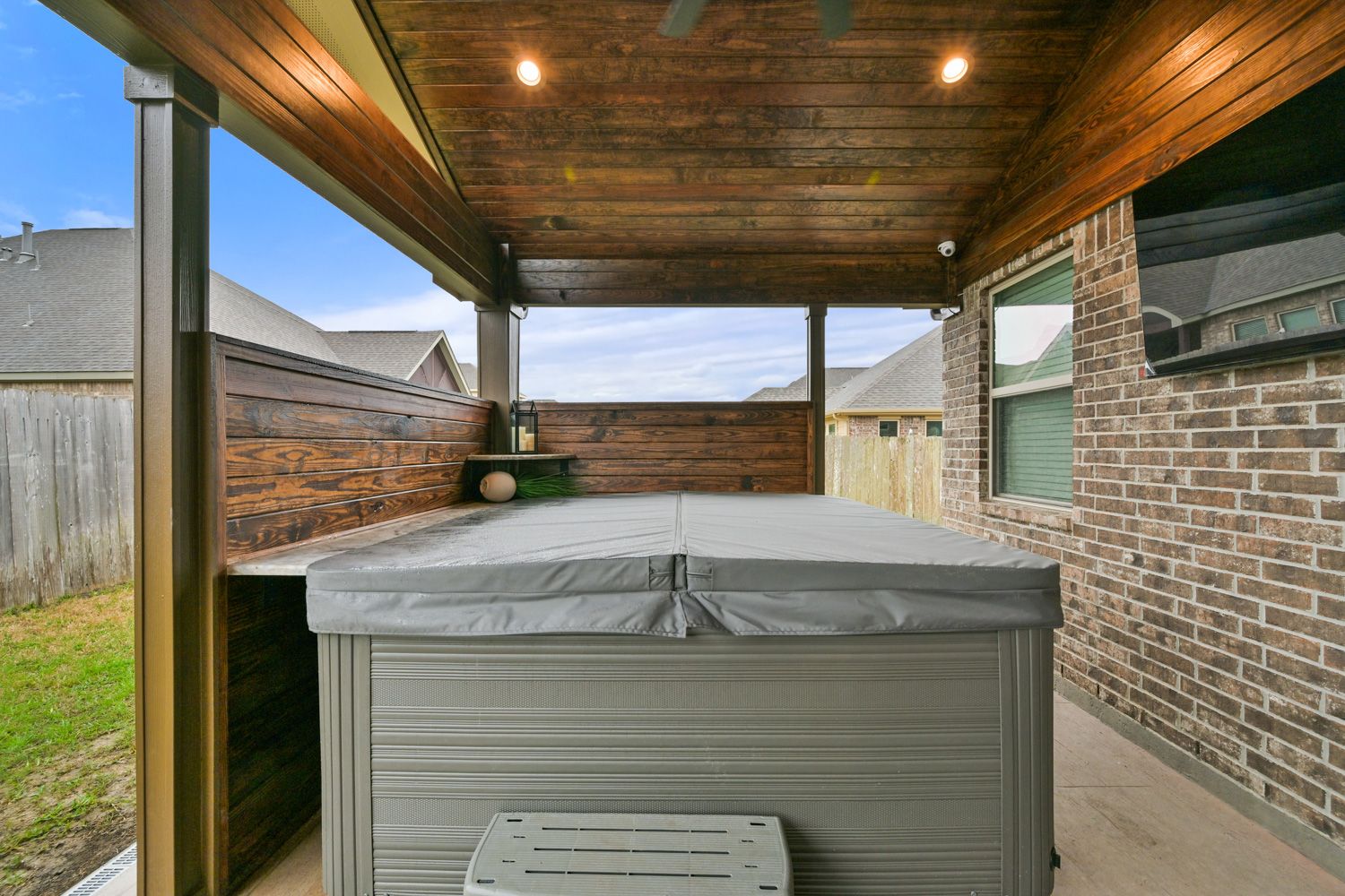 Backyard-Retreats_Pearland-Contractor-084_covered-patio