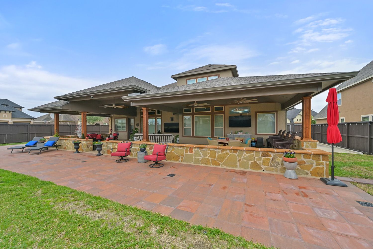 Backyard-Retreats_Pearland-Contractor-089_covered-patio