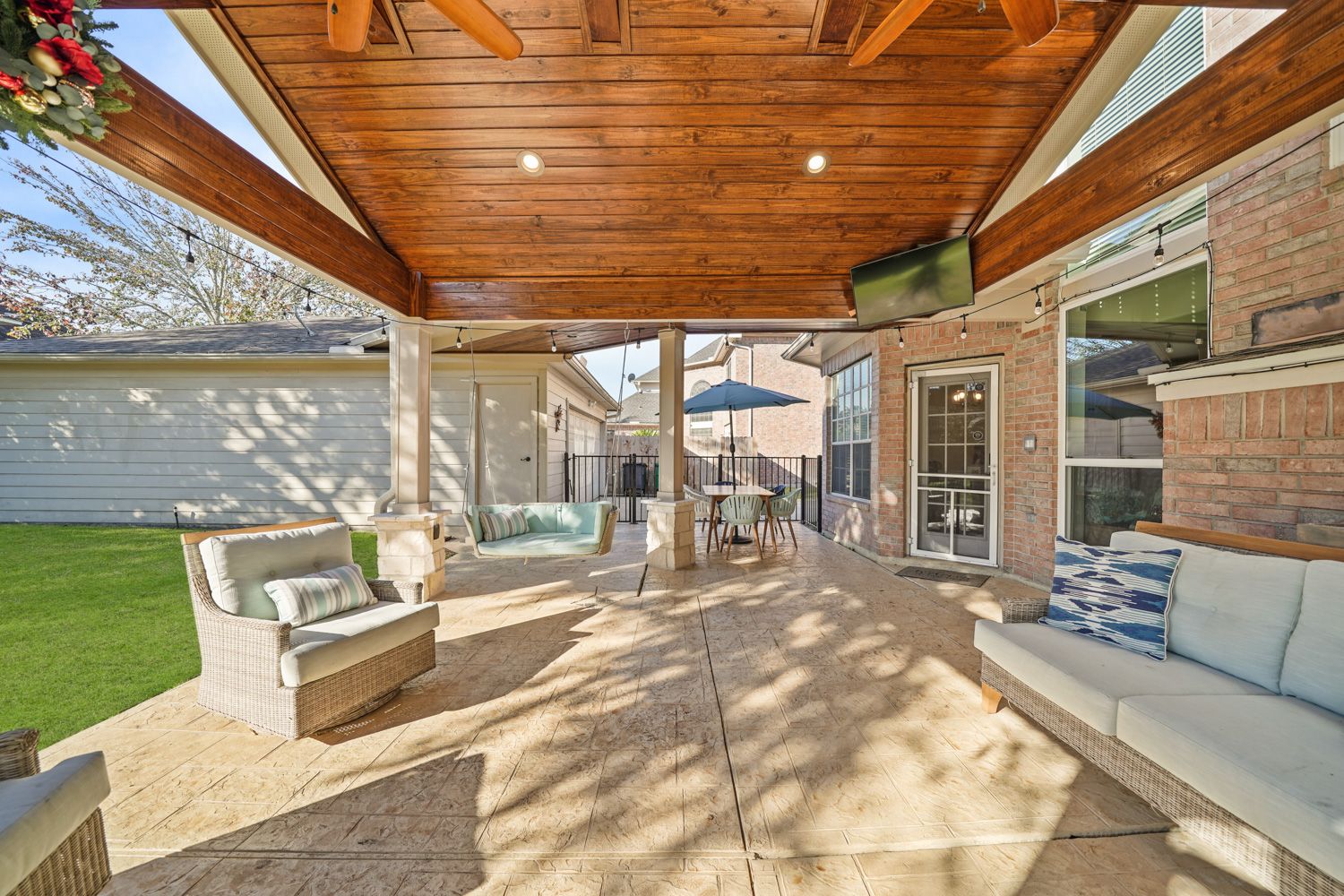 Backyard-Retreats_Pearland-Contractor-141_covered-patio