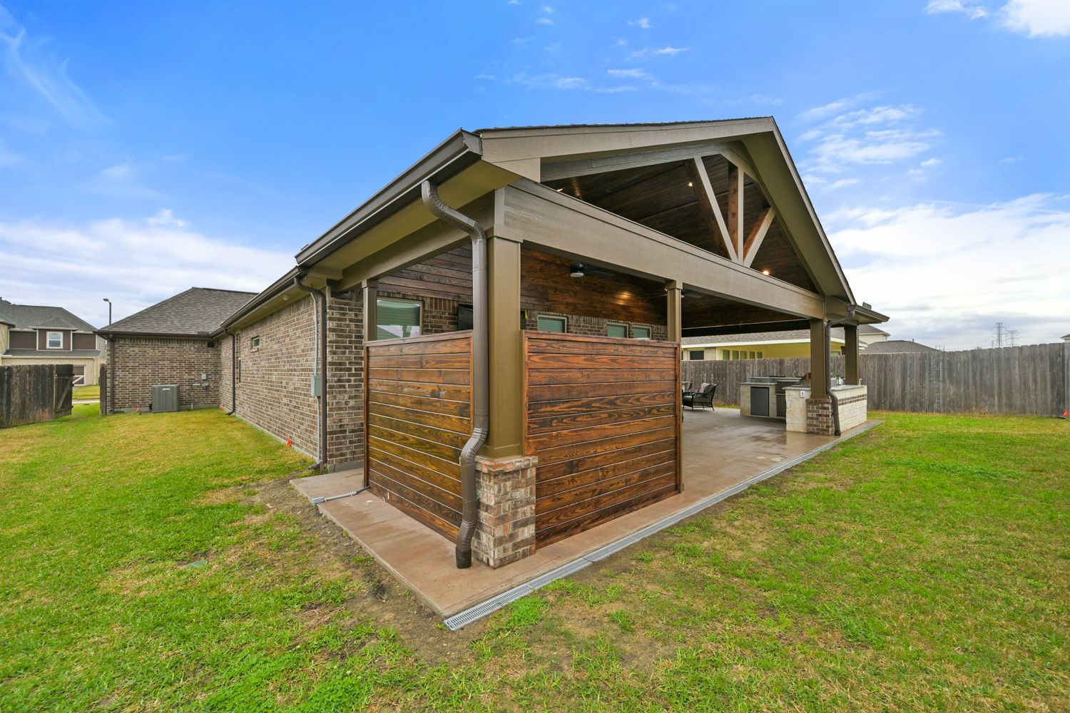 Backyard-Retreats_Pearland-Contractor-085_covered-patio