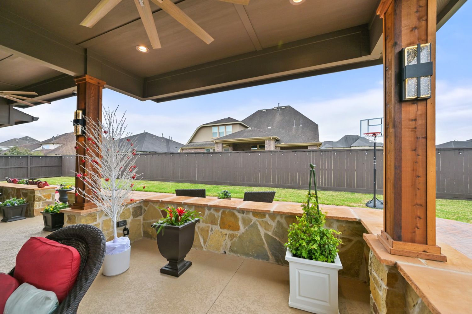 Backyard-Retreats_Pearland-Contractor-101_covered-patio