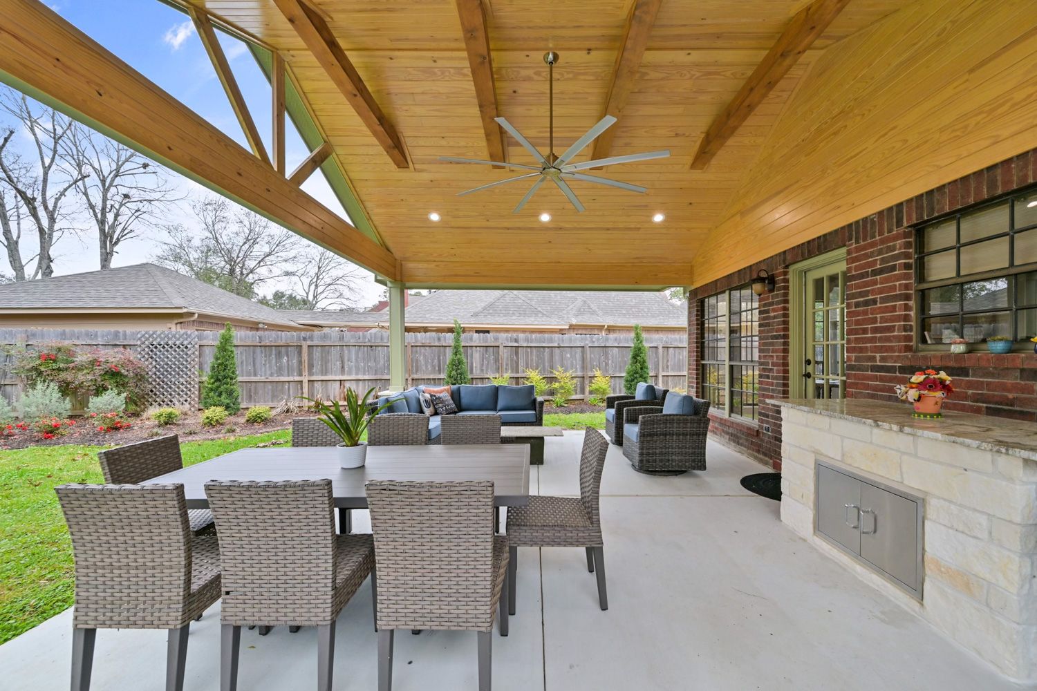 Backyard-Retreats_Pearland-Contractor-067_covered-patio