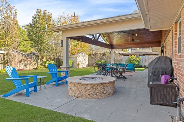 Outdoor Firepit - Backyard Retreats