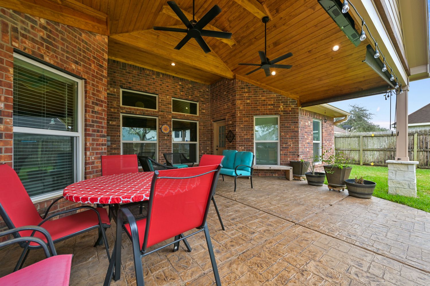 Backyard-Retreats_Pearland-Contractor-107_covered-patio