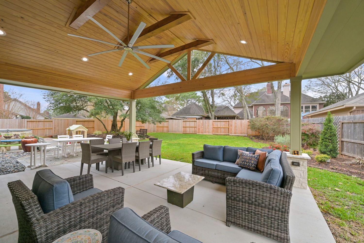 Backyard-Retreats_Pearland-Contractor-073_covered-patio