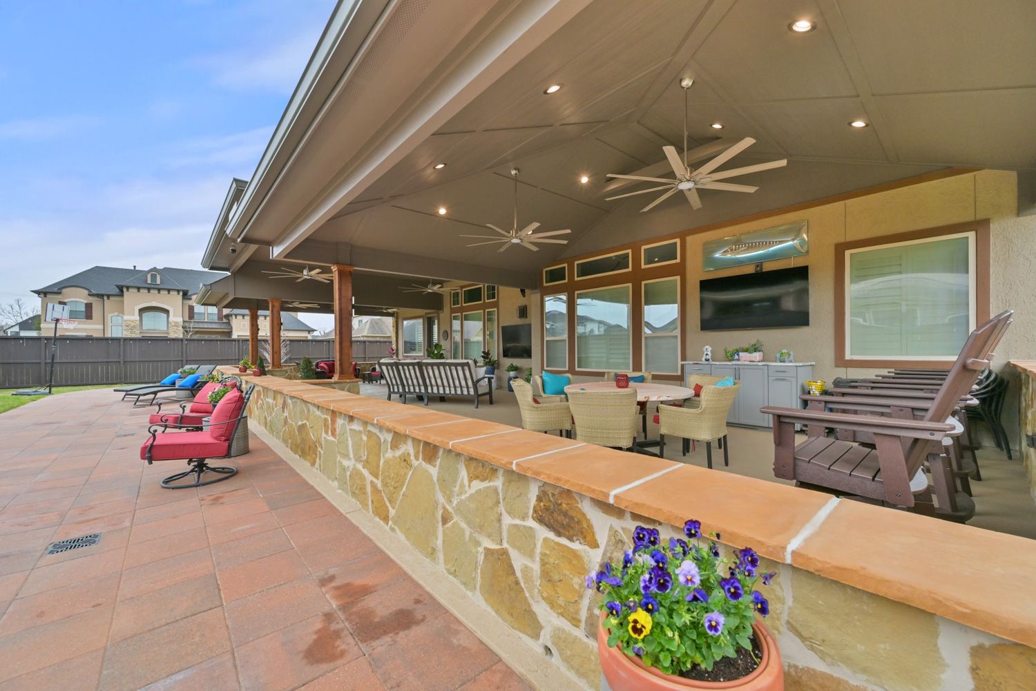 Backyard-Retreats_Pearland-Contractor-090_covered-patio