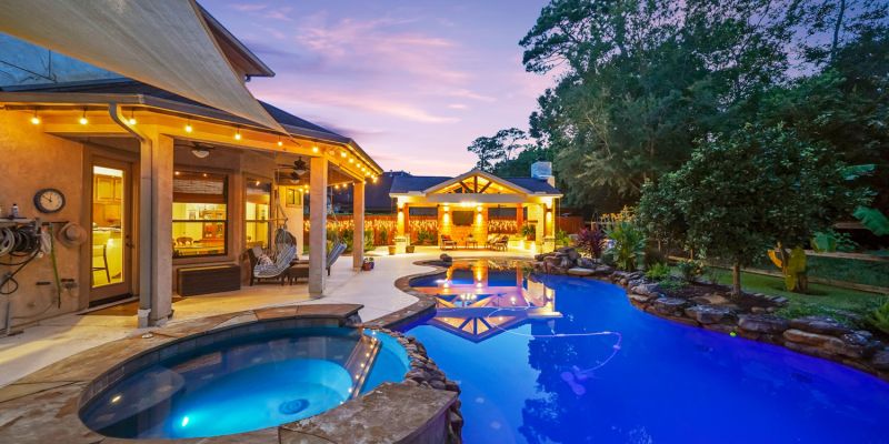 Outdoor Kitchen - Backyard Retreats